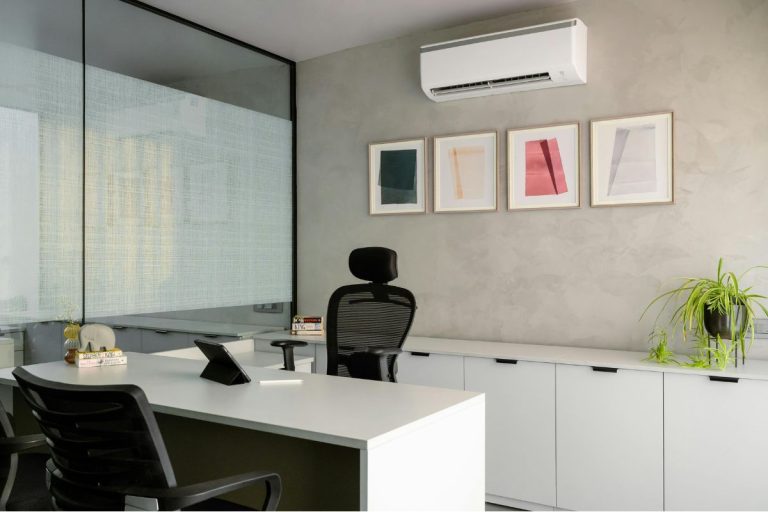 a small office that has implemented some small office design ideas to maximise the space